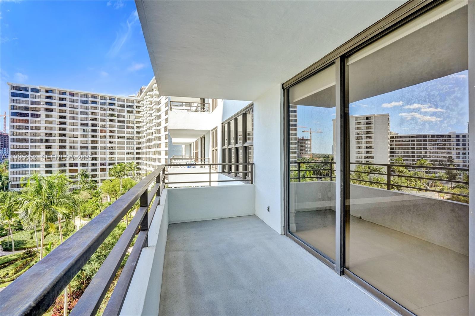 2500 Parkview Dr # 917