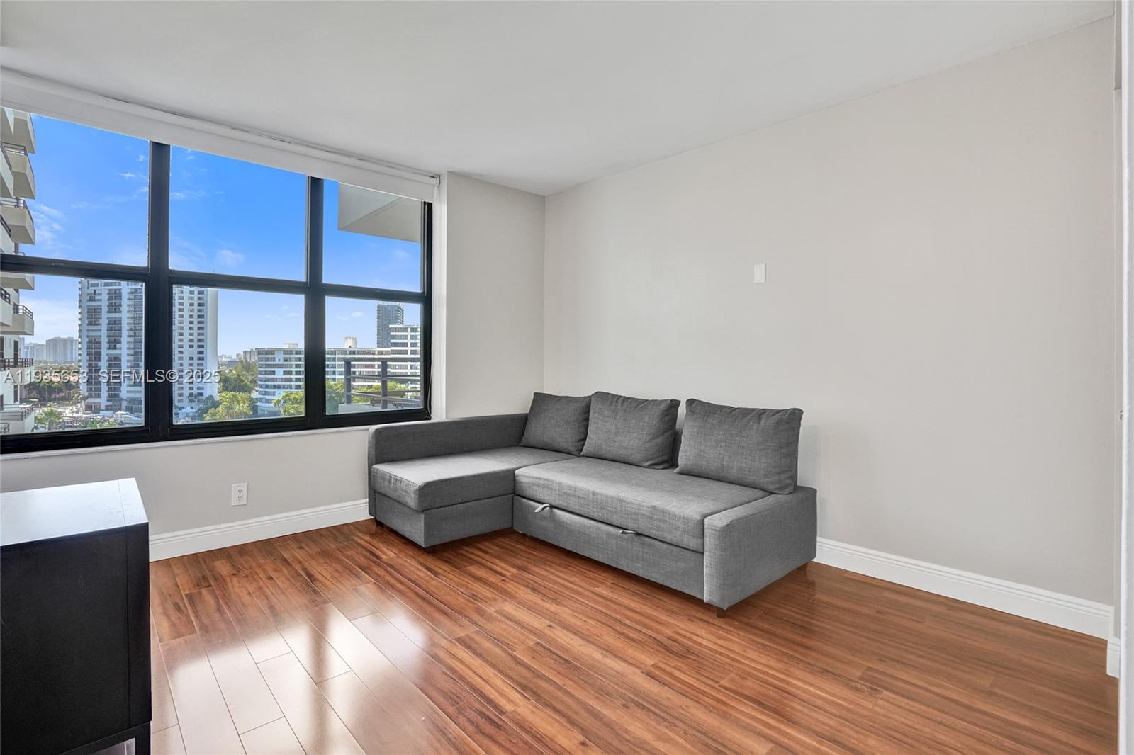 2500 Parkview Dr # 917