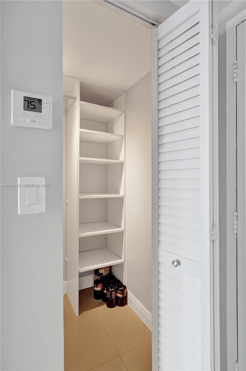 2500 Parkview Dr # 917