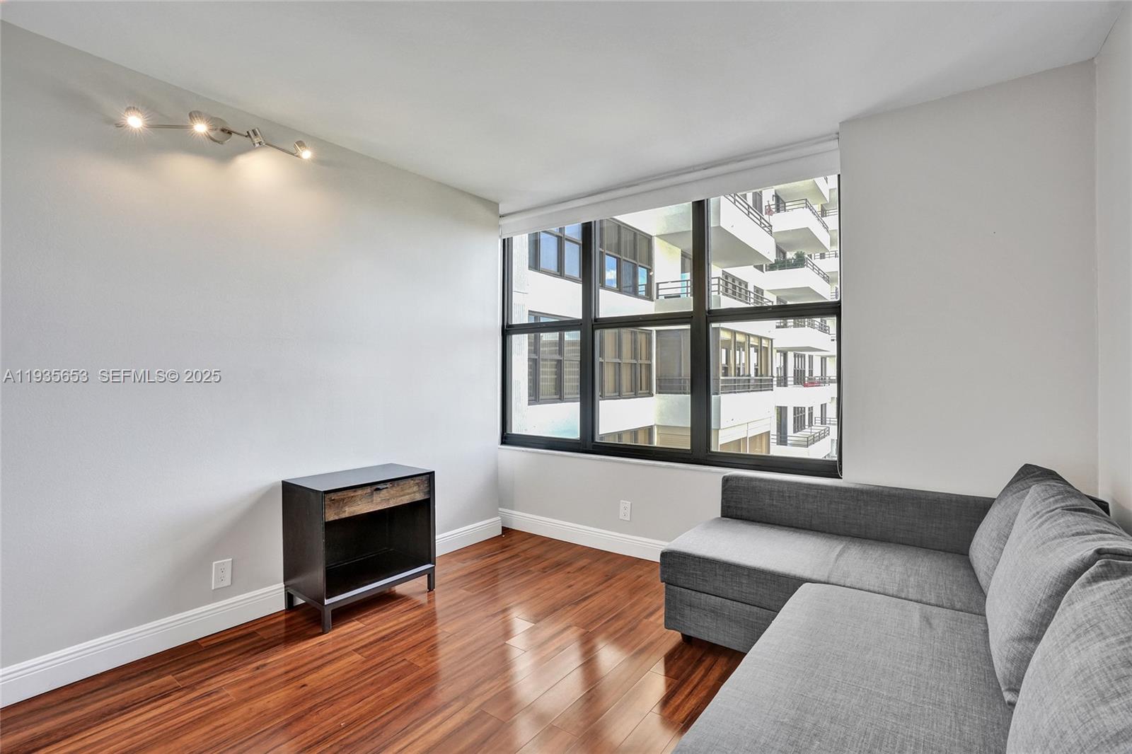 2500 Parkview Dr # 917