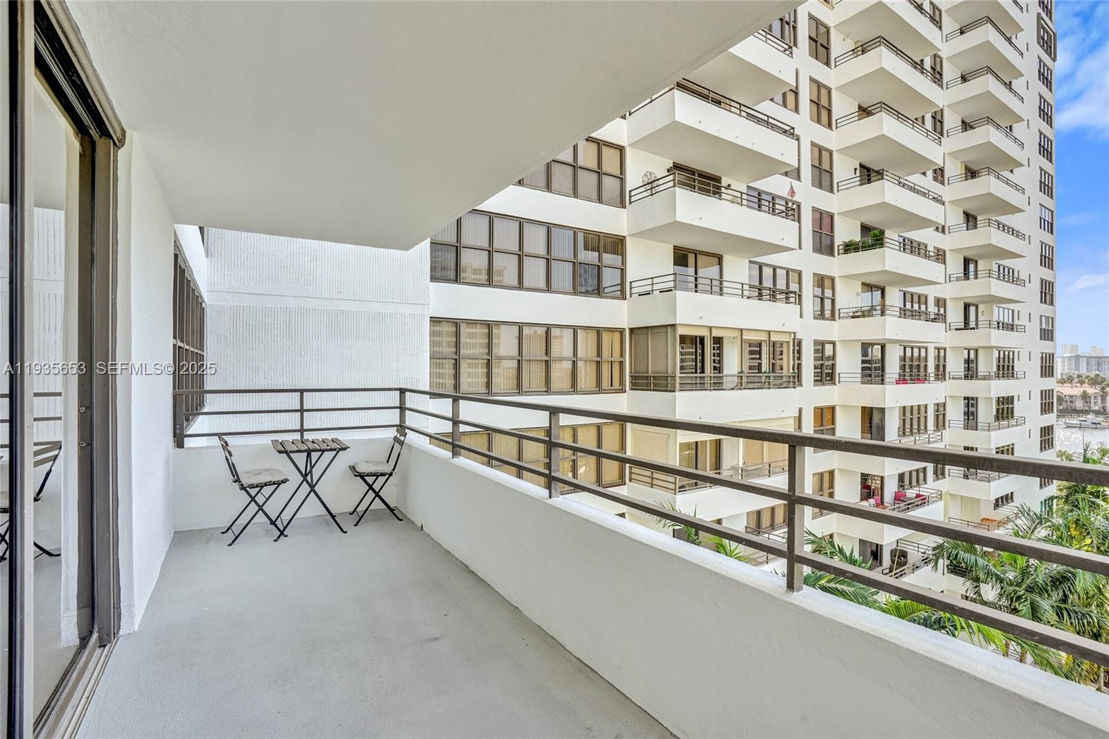 2500 Parkview Dr # 917