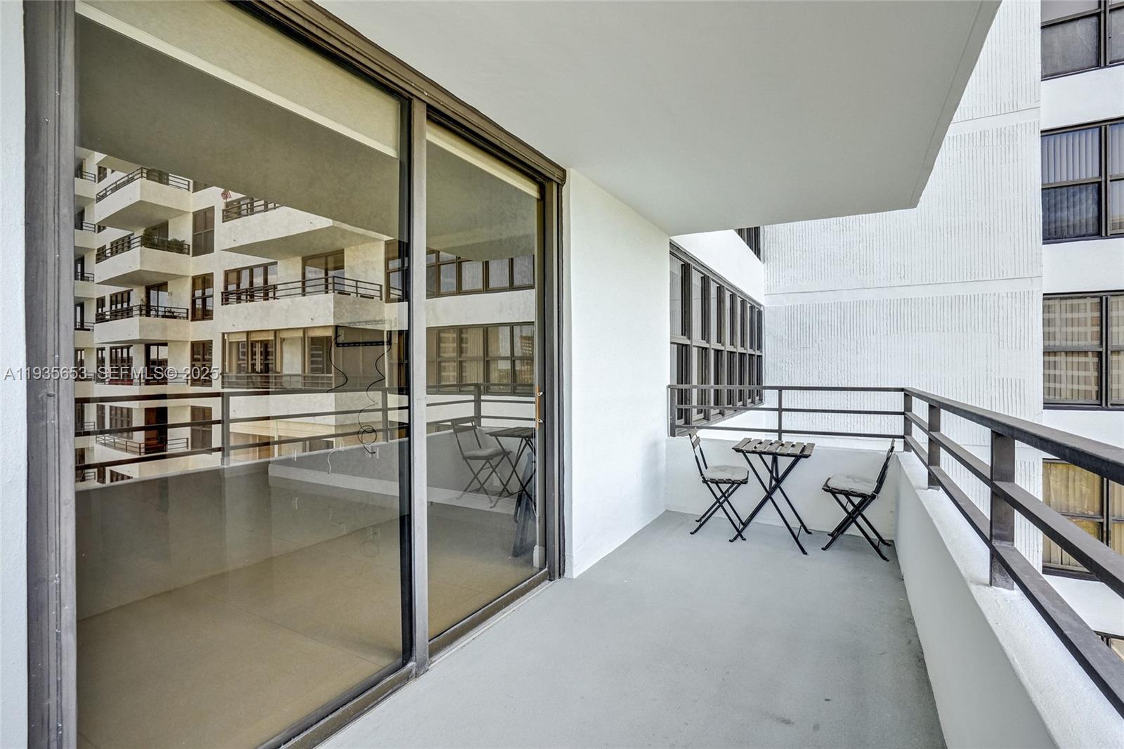 2500 Parkview Dr # 917