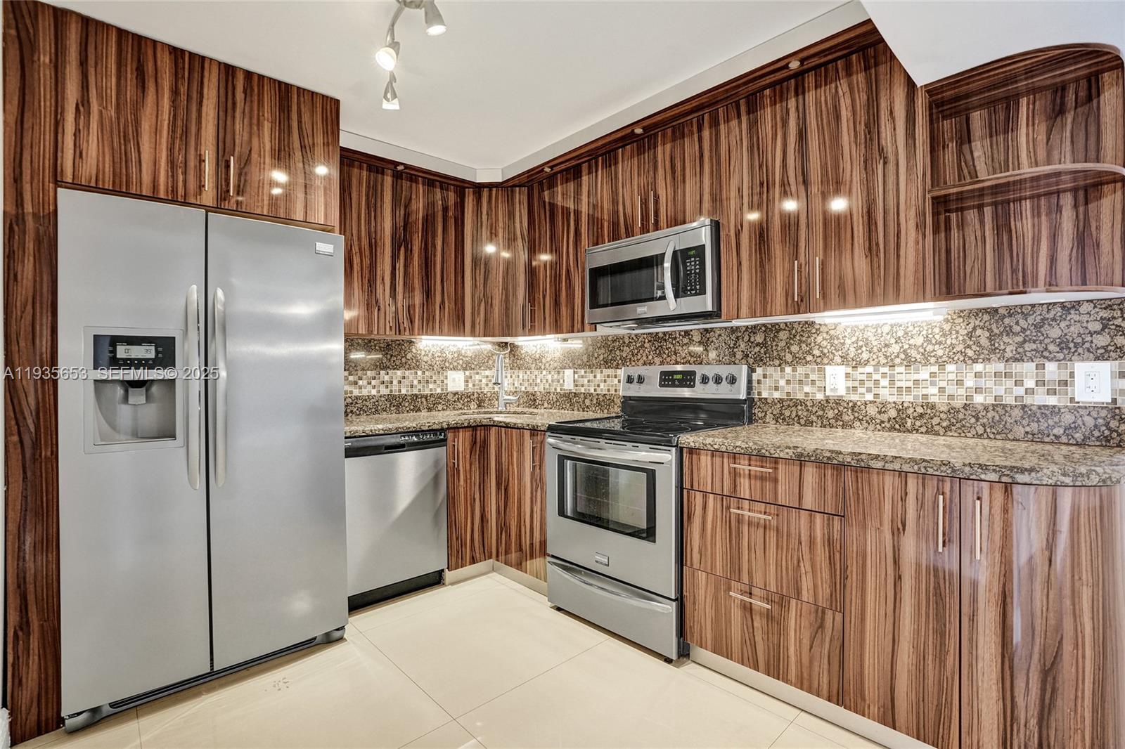 2500 Parkview Dr # 917