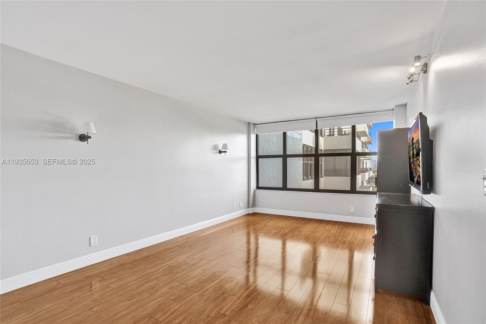 2500 Parkview Dr # 917