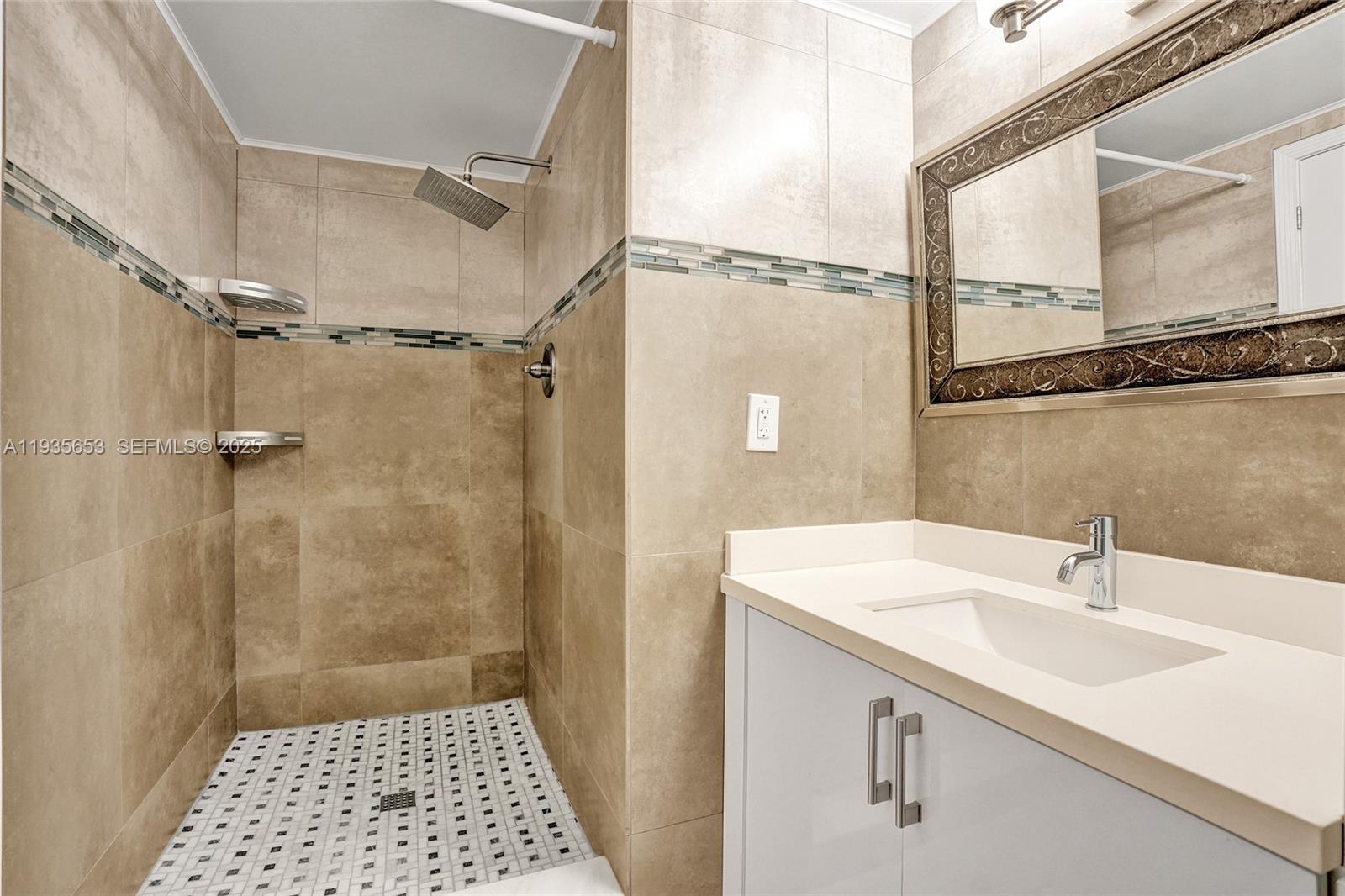 2500 Parkview Dr # 917