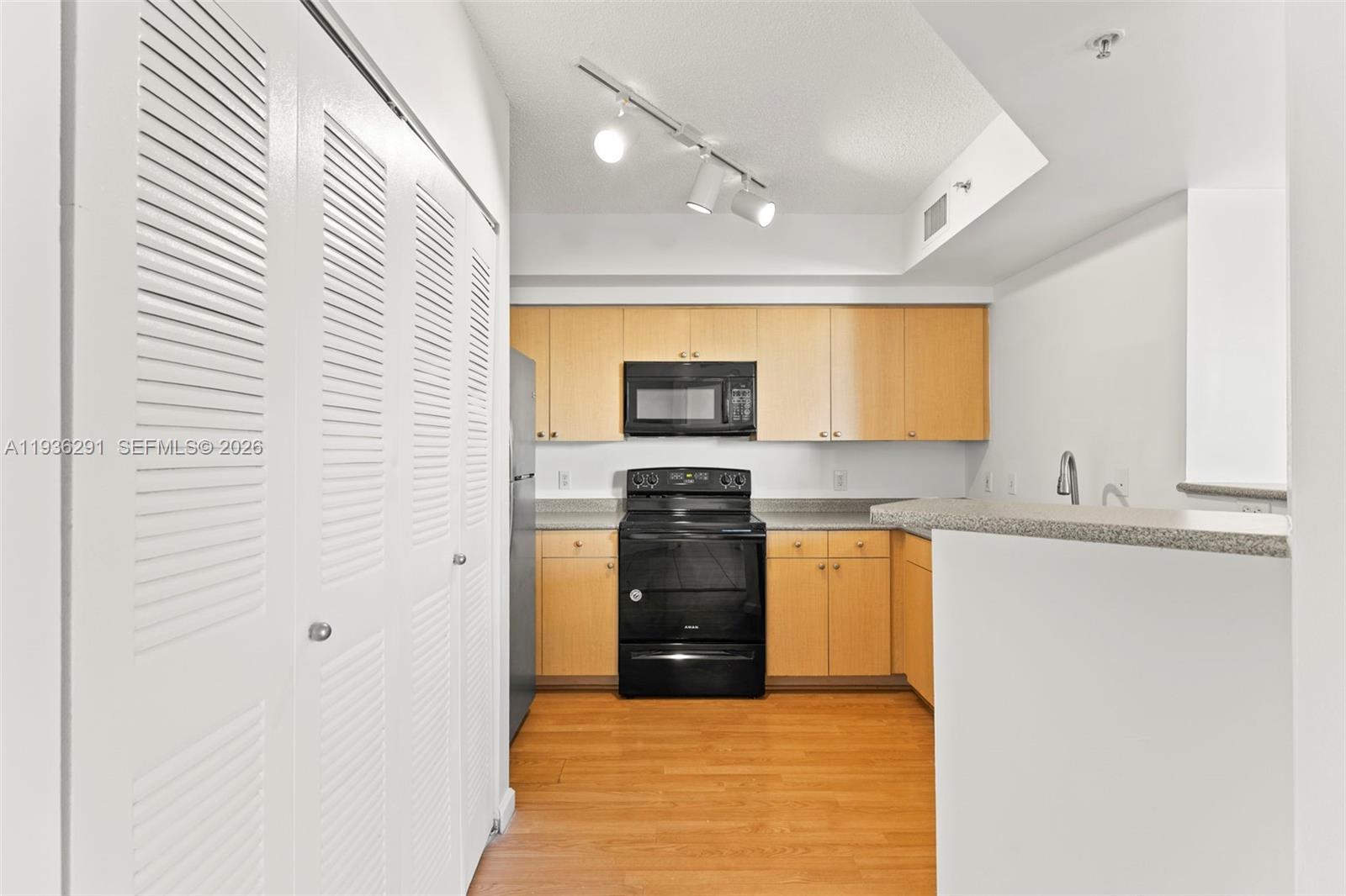 1919 Van Buren St # 418A