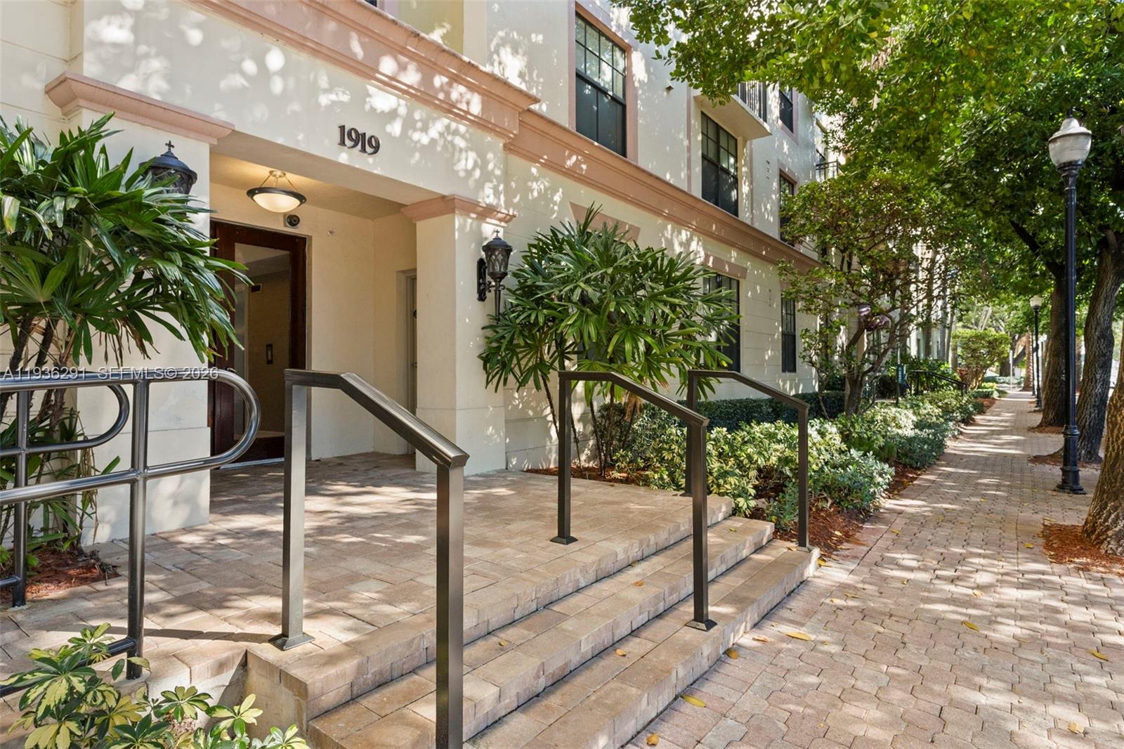 1919 Van Buren St # 418A