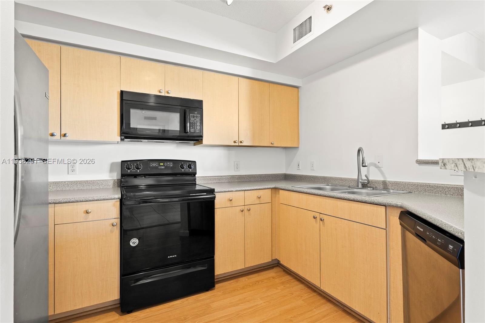 1919 Van Buren St # 418A