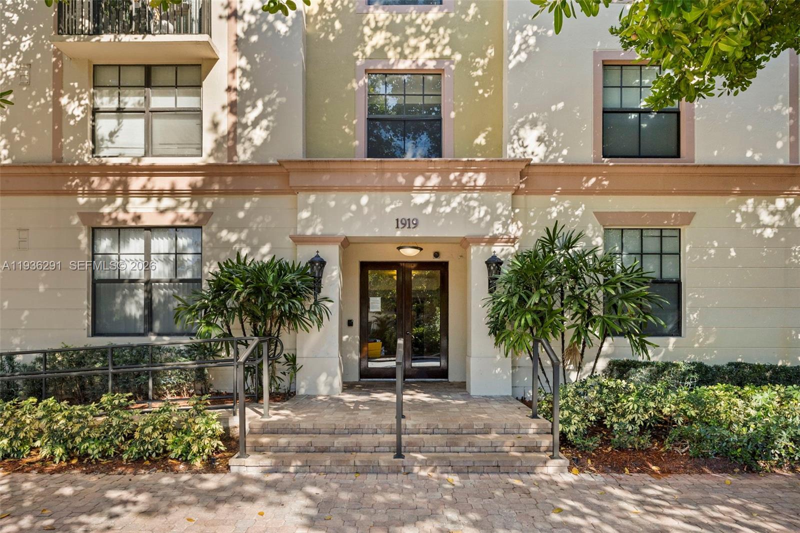 1919 Van Buren St # 418A