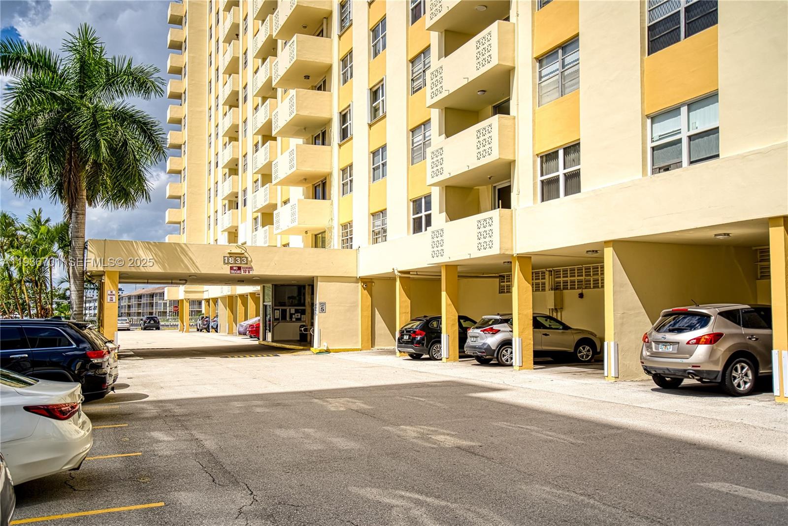 1833 S Ocean Dr # 902