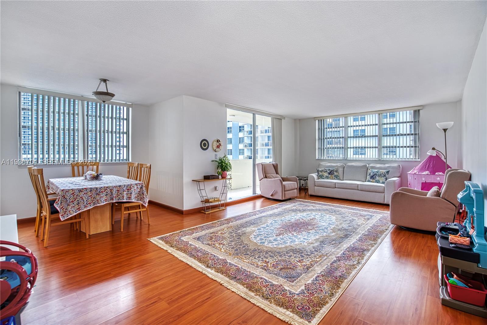 1833 S Ocean Dr # 902