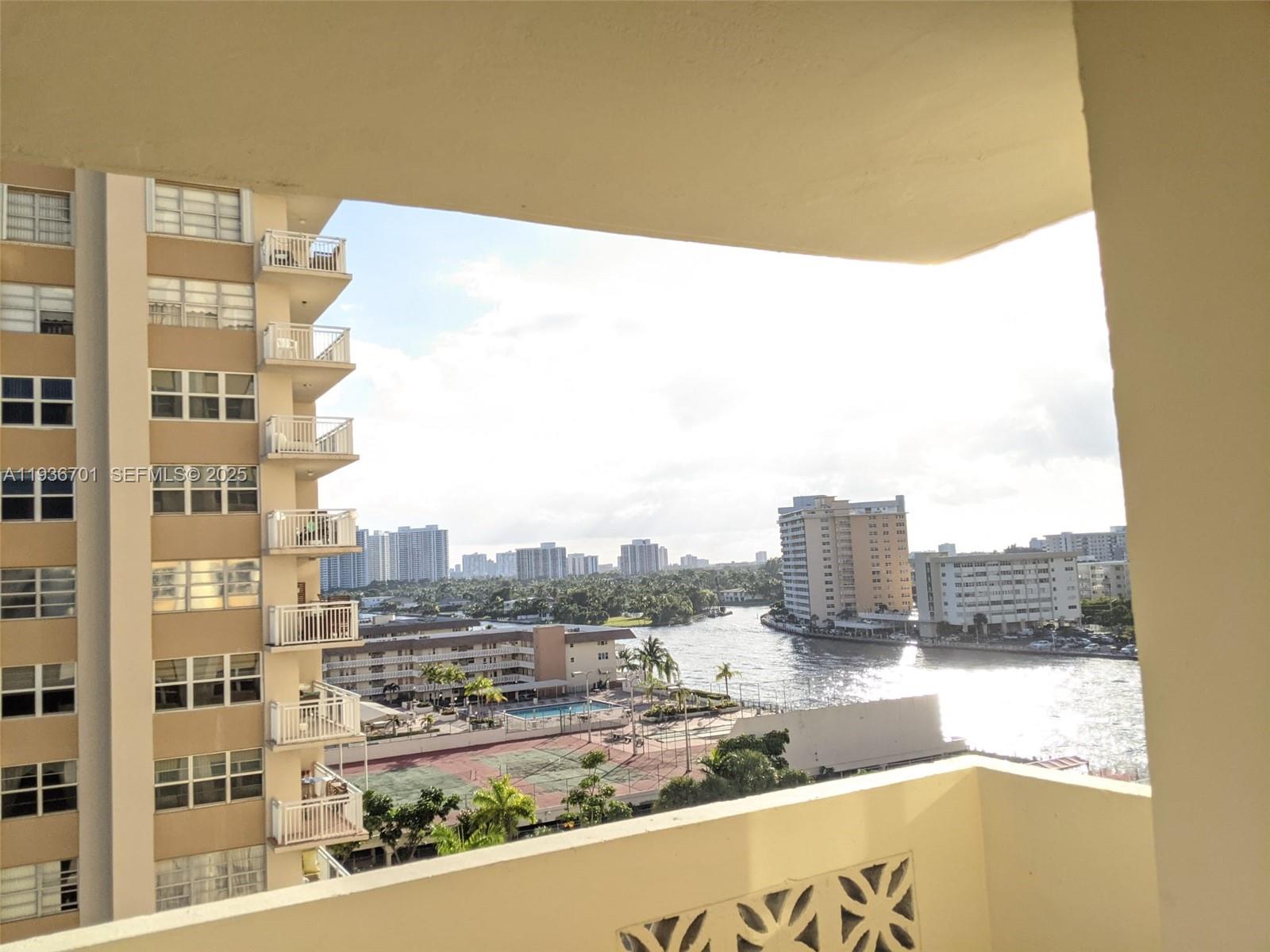 1833 S Ocean Dr # 902