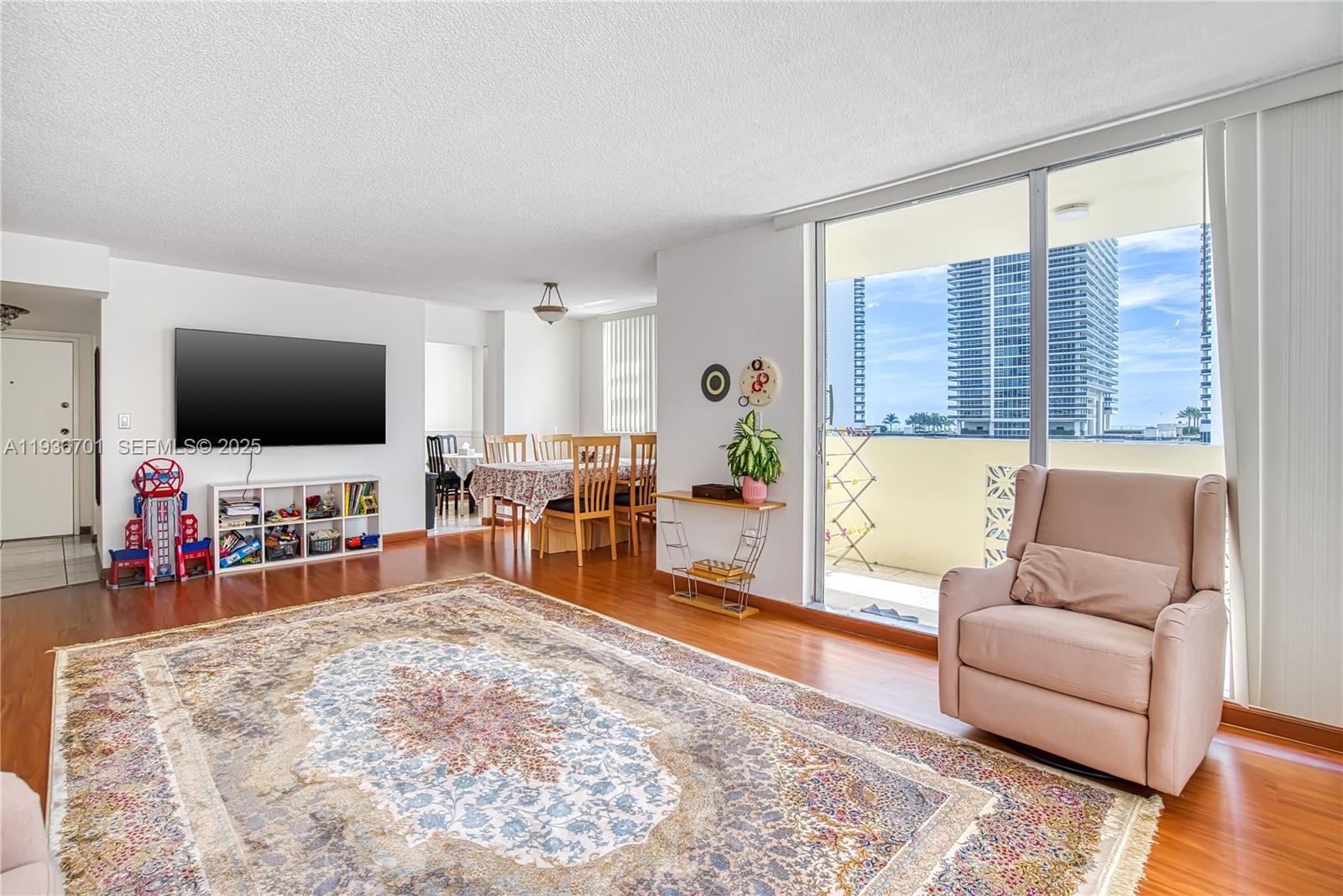 1833 S Ocean Dr # 902