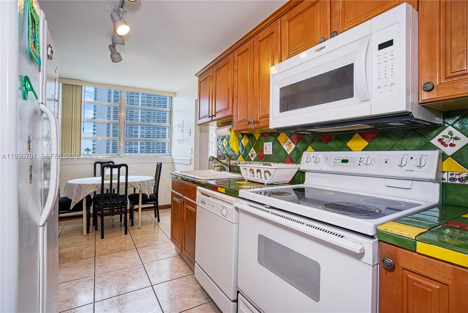 1833 S Ocean Dr # 902