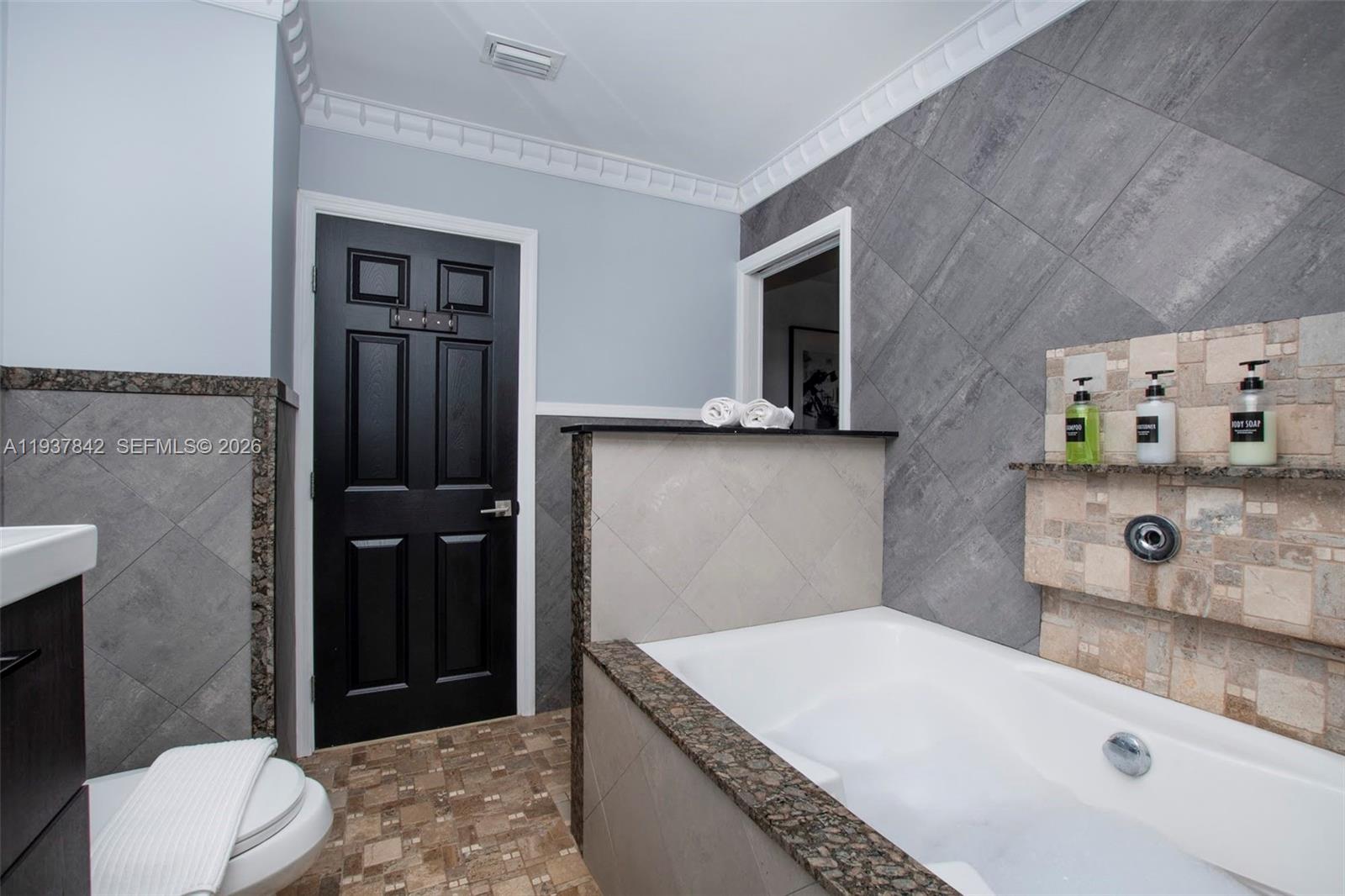 1124 NW 15th Ct