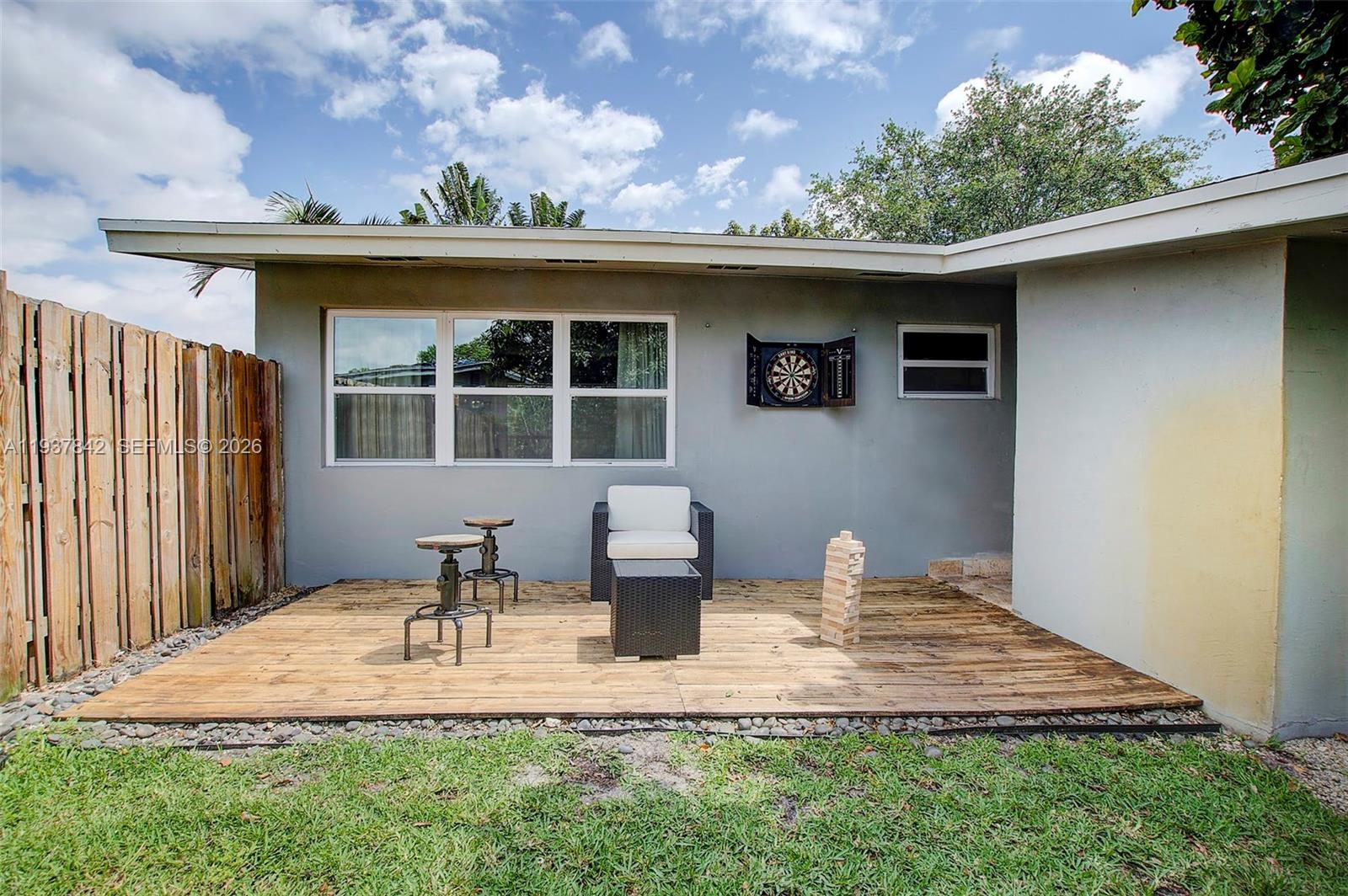 1124 NW 15th Ct