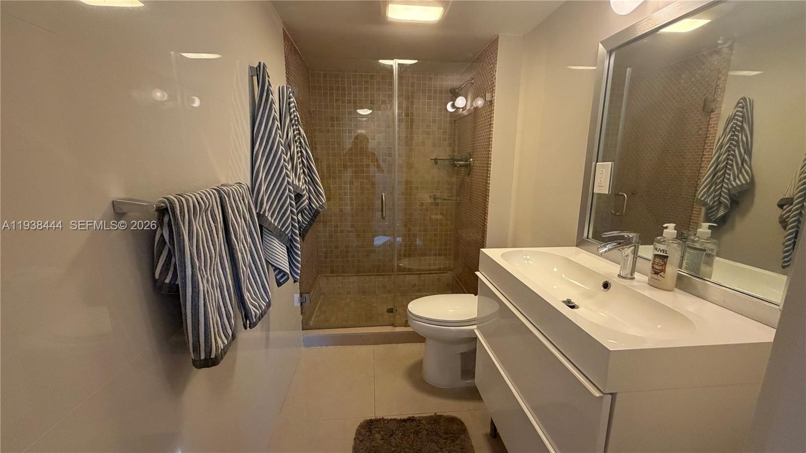 100 Bayview Dr # 807