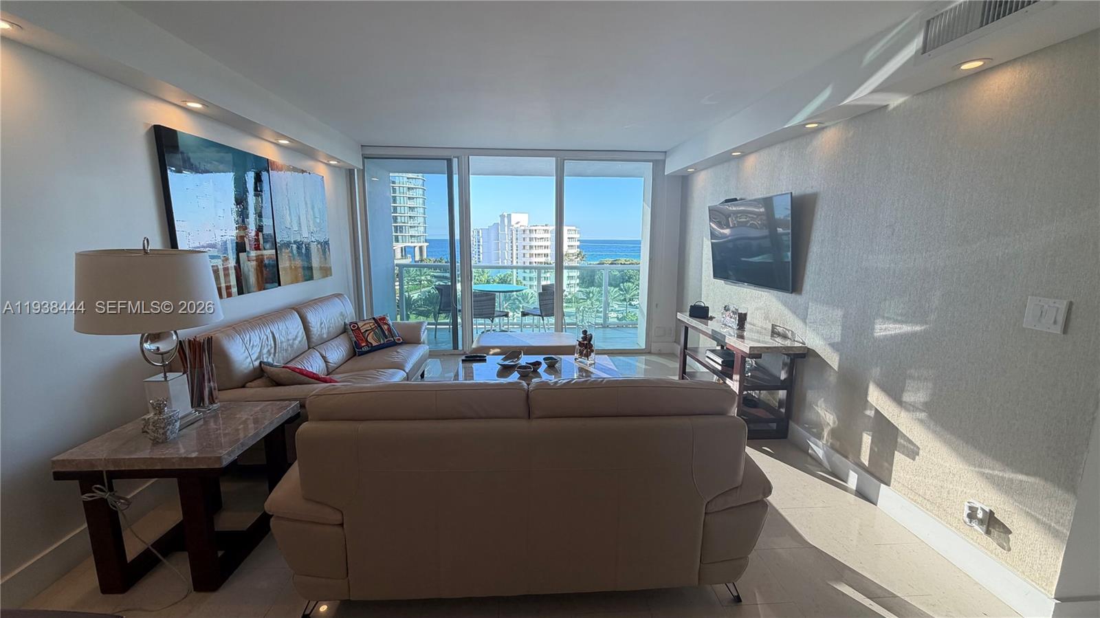 100 Bayview Dr # 807