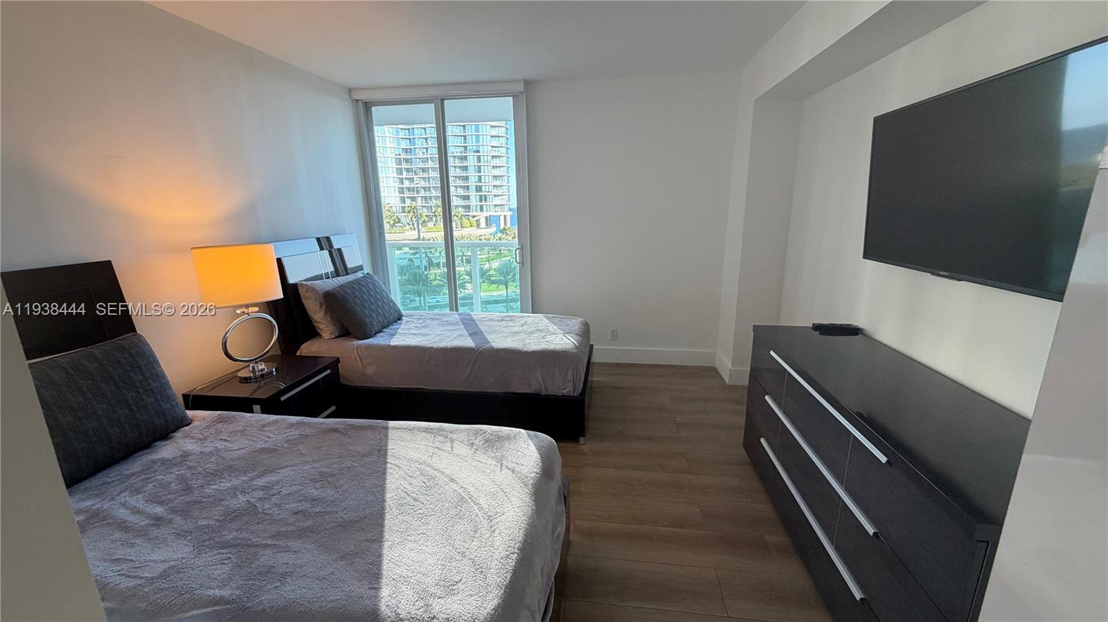 100 Bayview Dr # 807