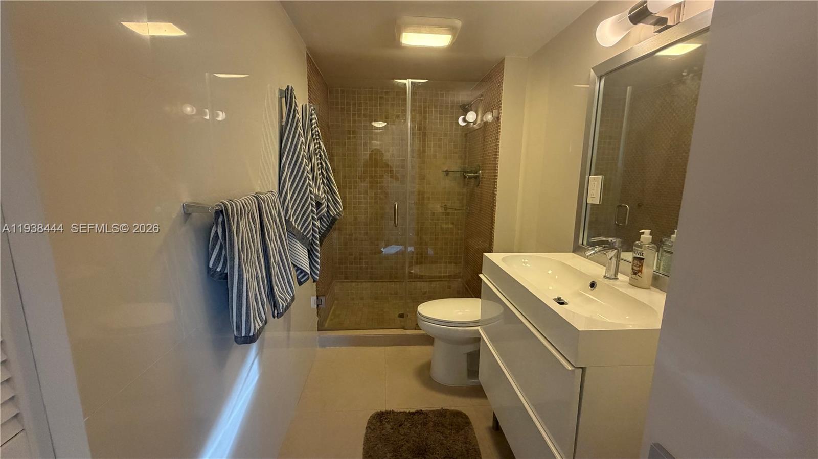 100 Bayview Dr # 807