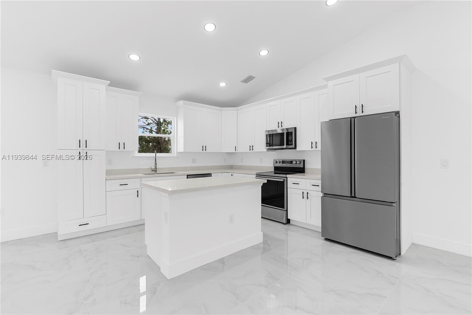 3117 W 64th W