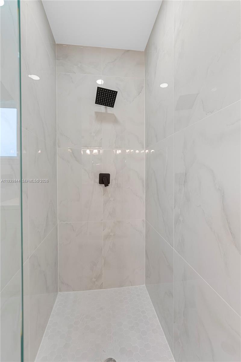 3117 W 64th W