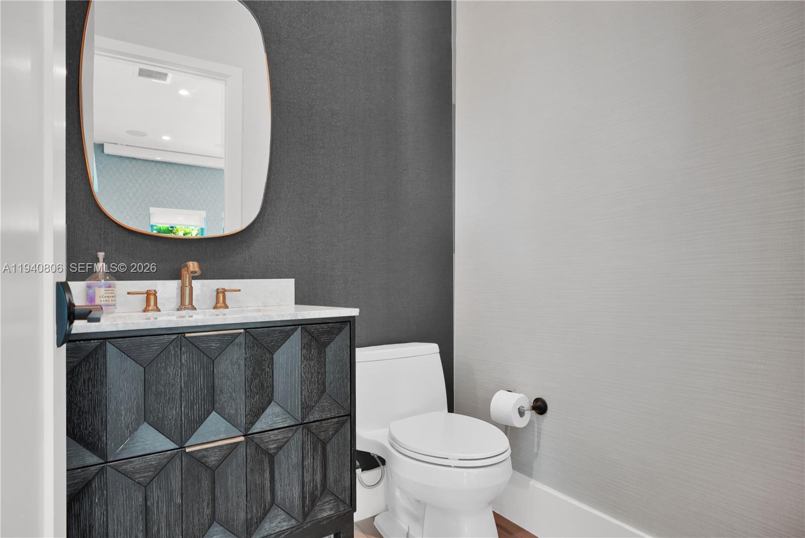 5635 Brookfield Cir w