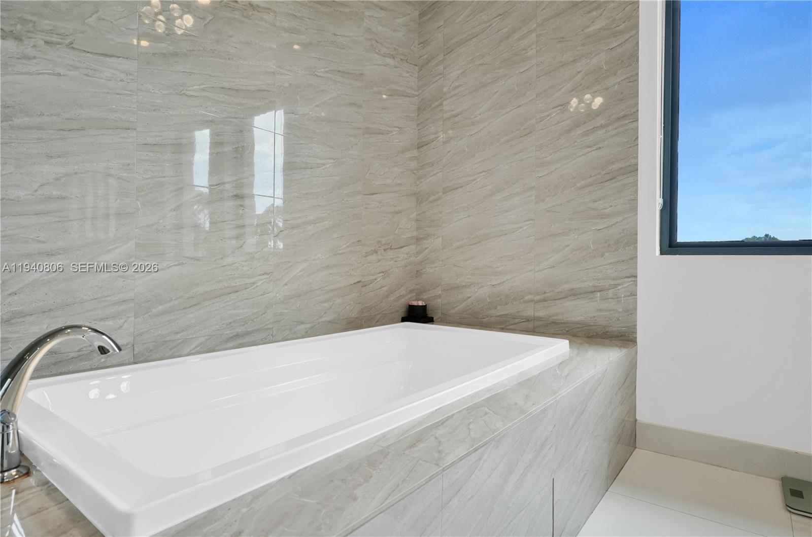 5635 Brookfield Cir w