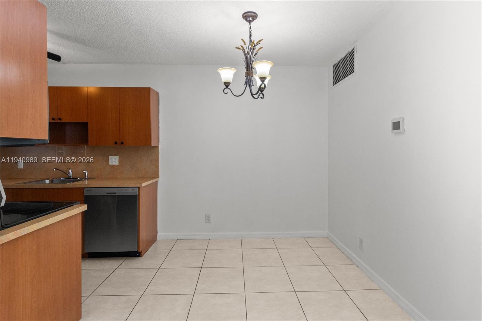 4140 Woodside Dr # 105