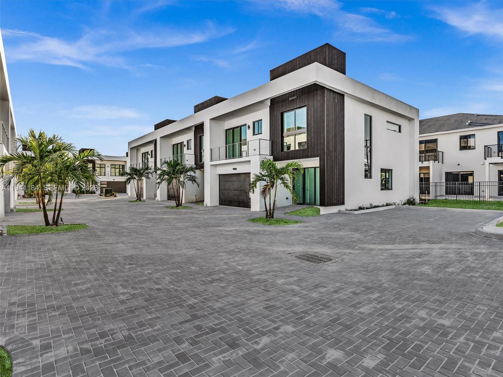 4656 SW 32nd Ave # B1