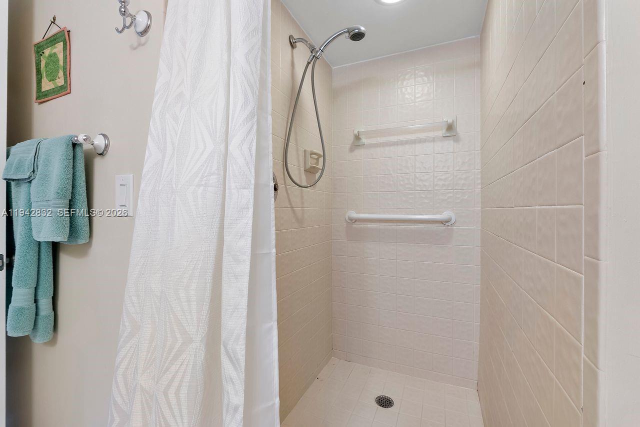 2200 S Cypress Bend Dr # 406