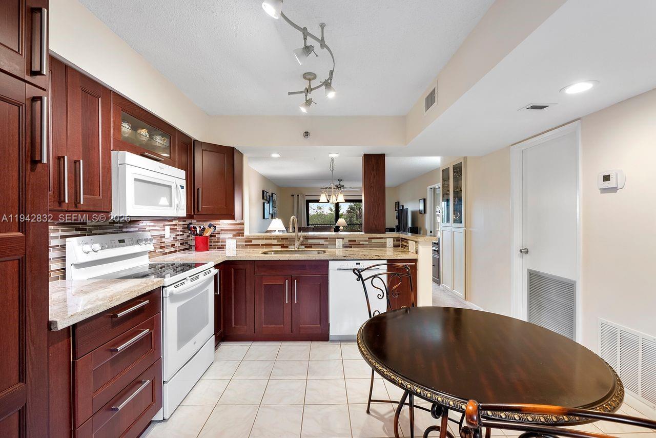 2200 S Cypress Bend Dr # 406