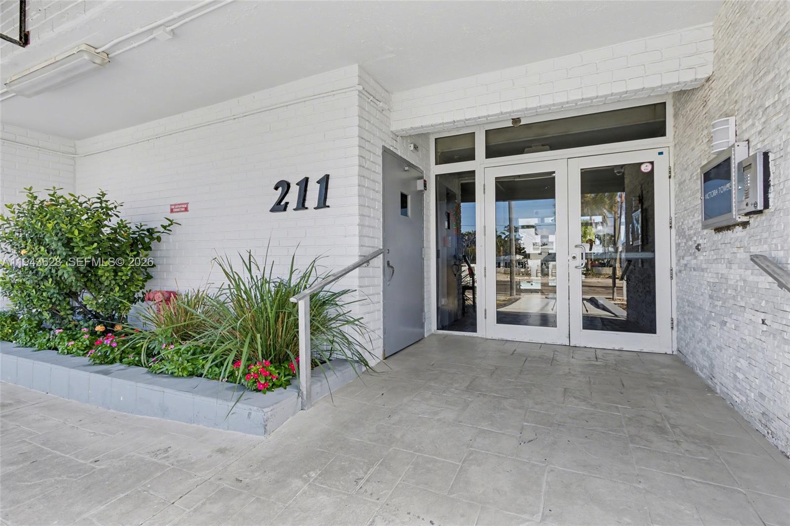 211 S Ocean Dr # 205