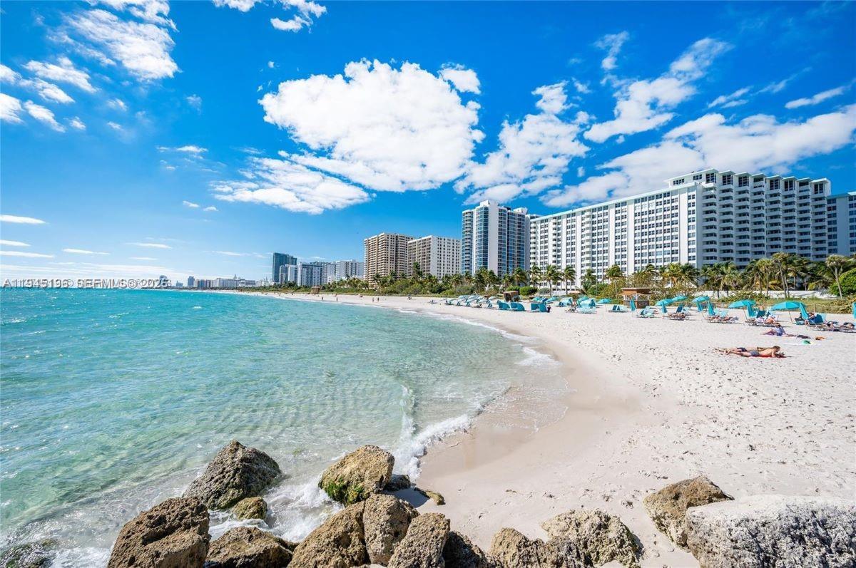 2899 Collins Ave # 1620