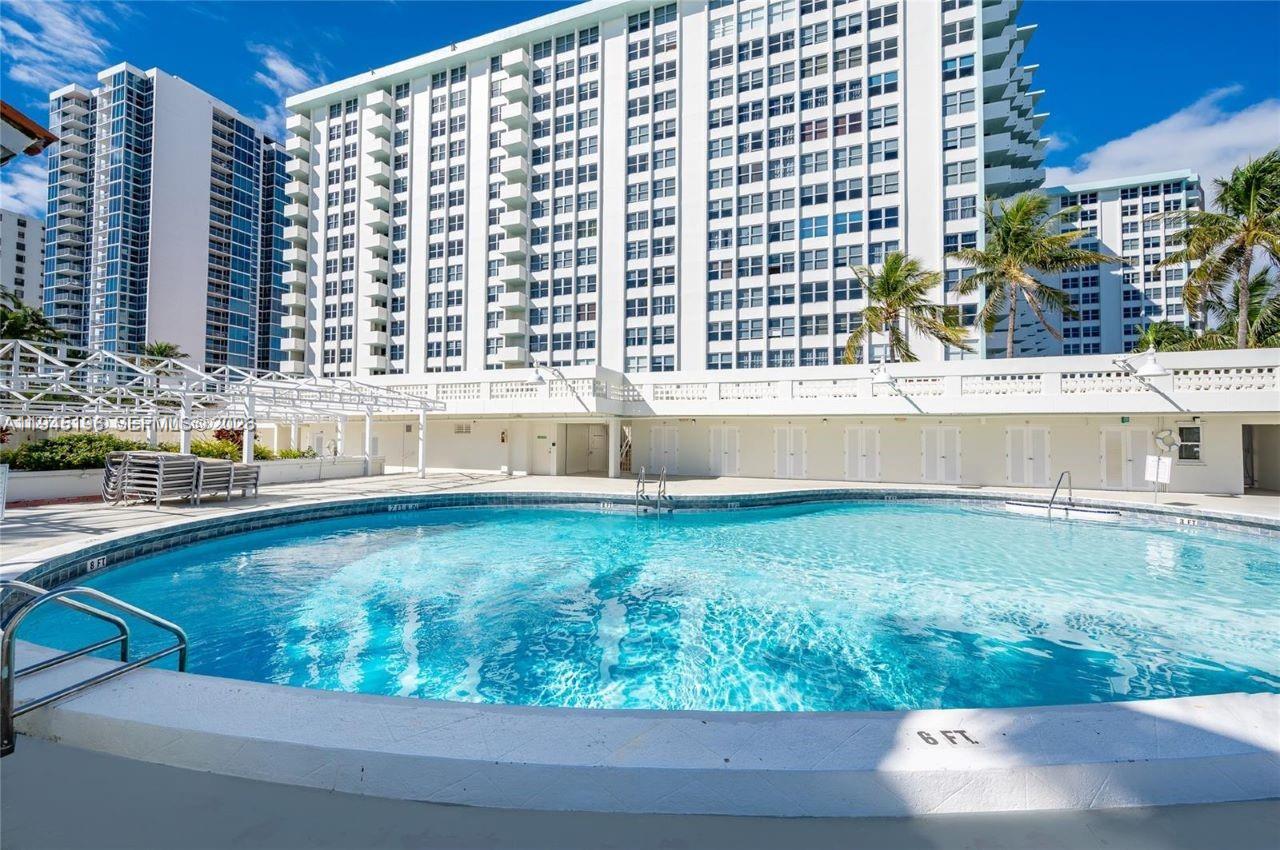 2899 Collins Ave # 1620