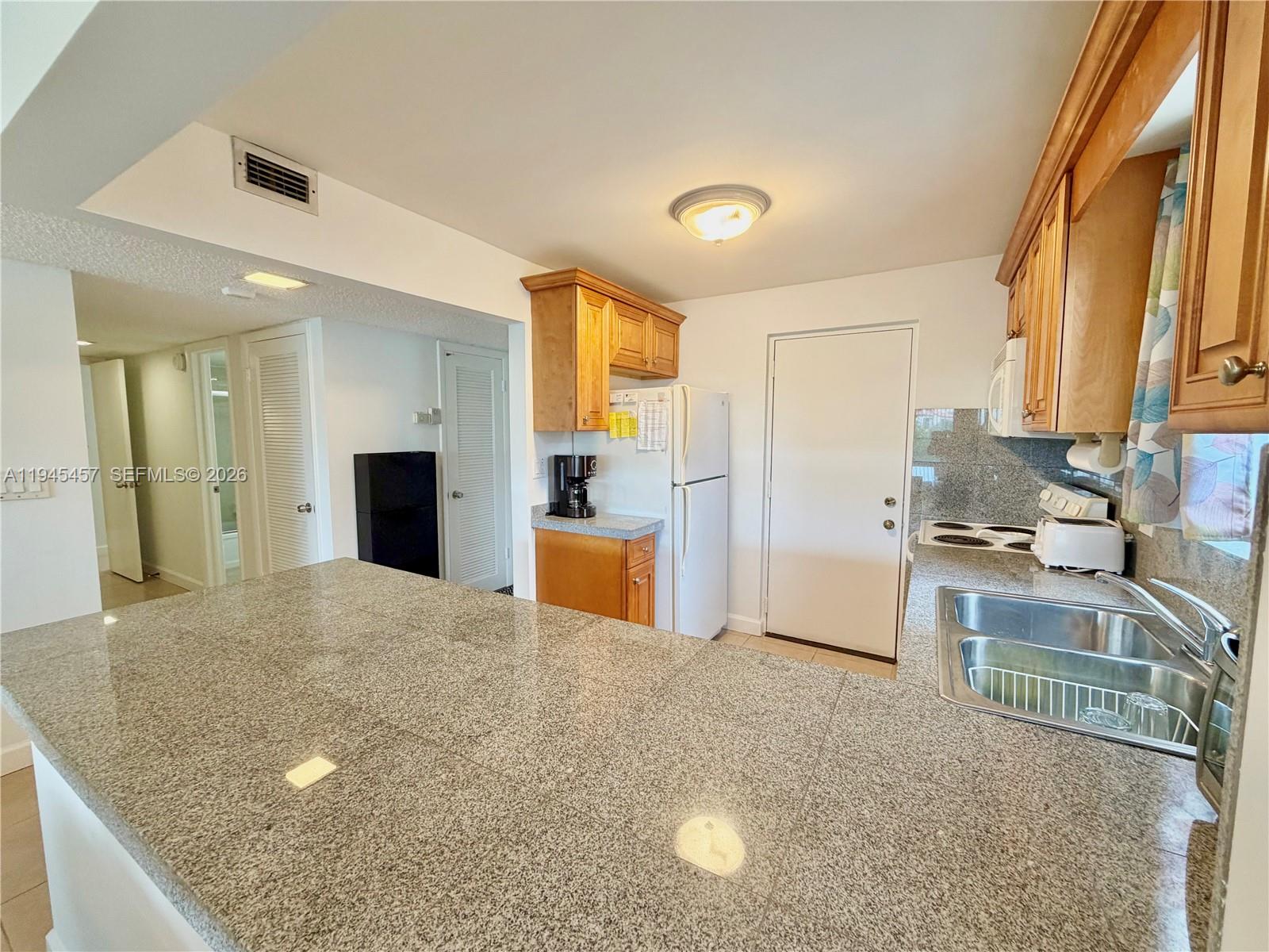 2324 S Cypress Bend Dr # 316