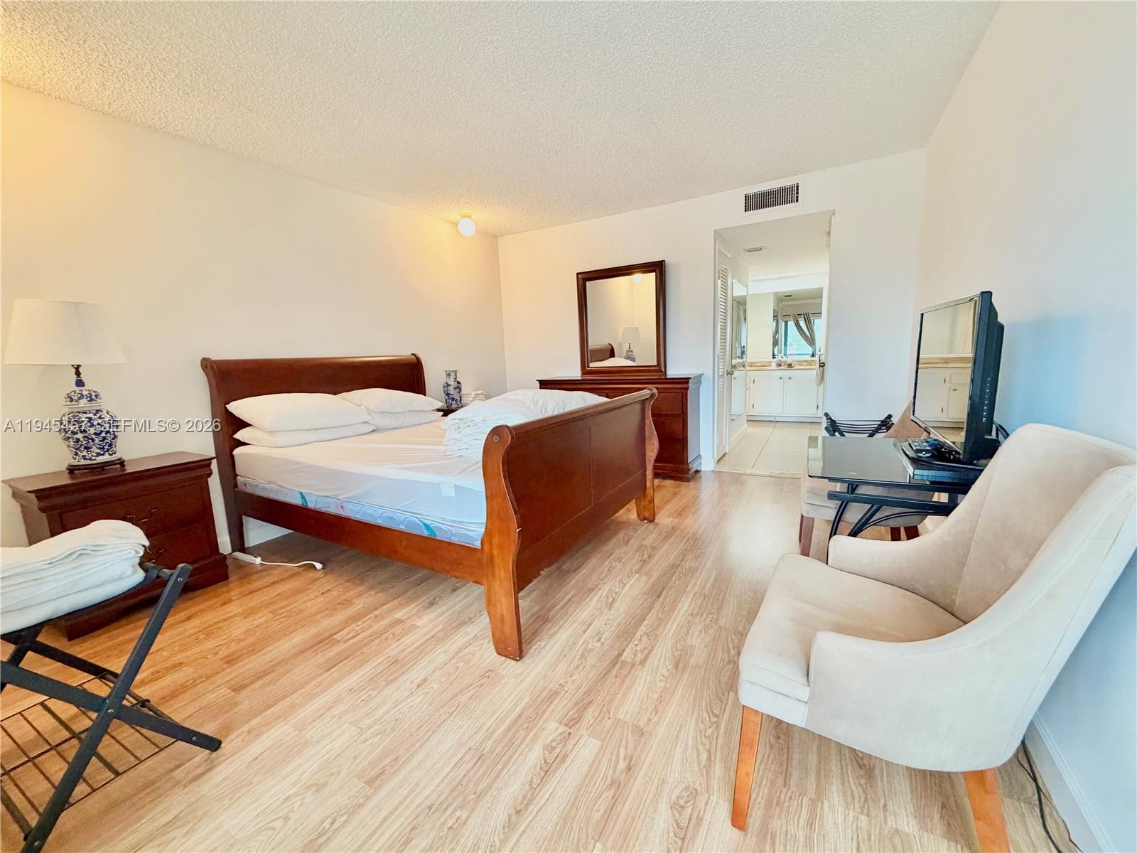 2324 S Cypress Bend Dr # 316