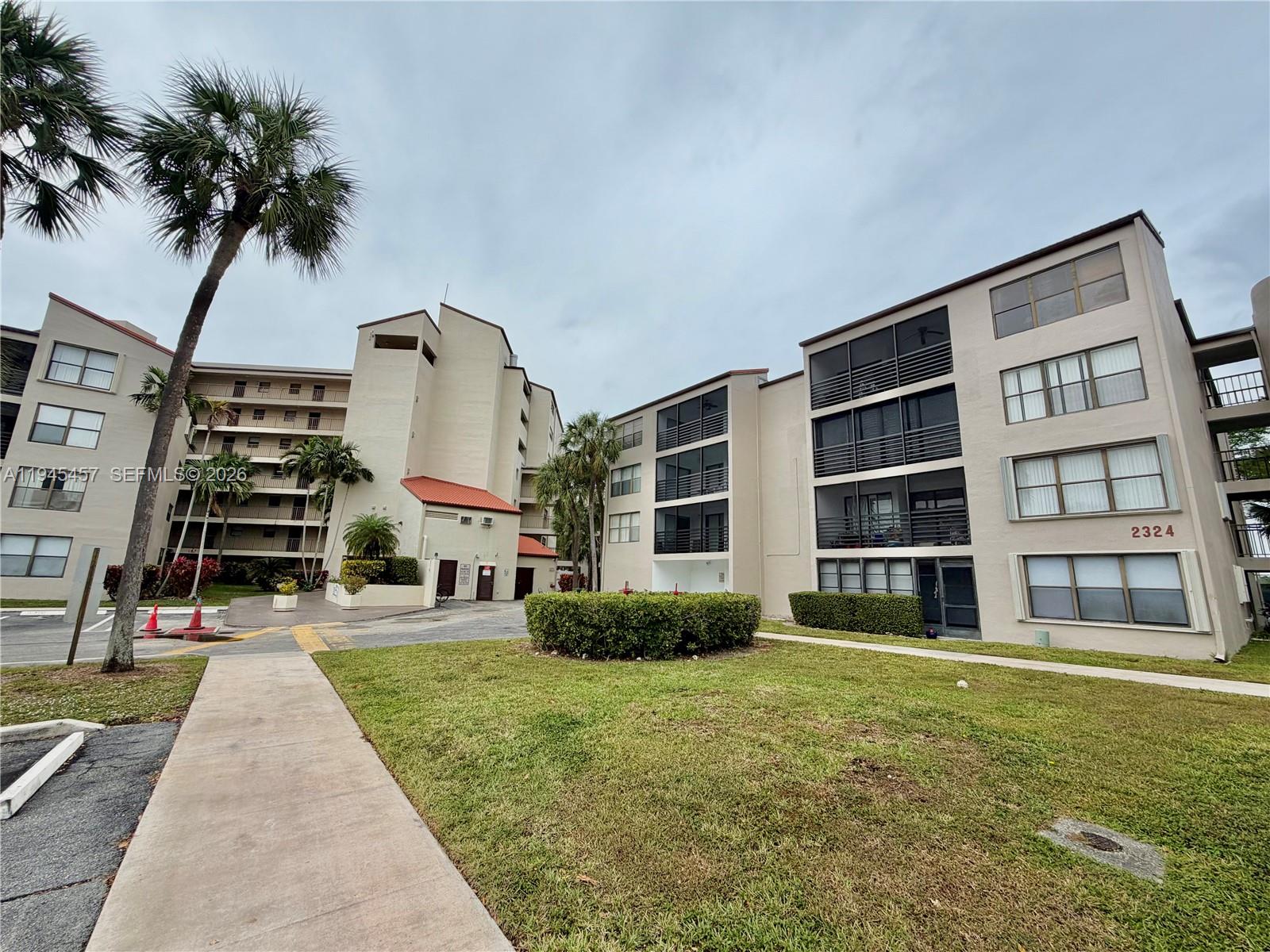 2324 S Cypress Bend Dr # 316