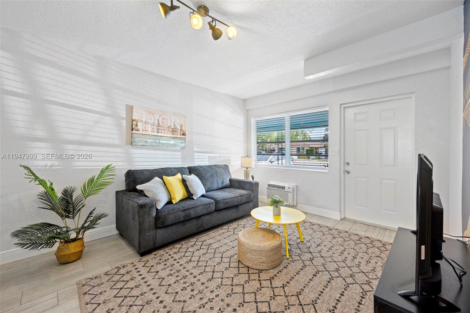 1225 NE 15th Ave # 9 Unit: 1-9