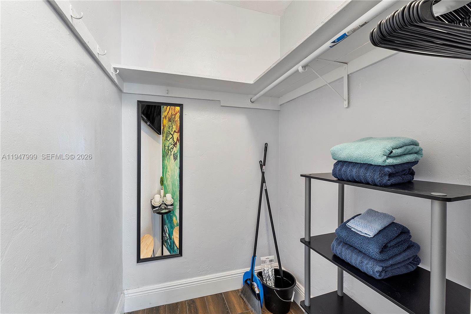 1225 NE 15th Ave # 9 Unit: 1-9