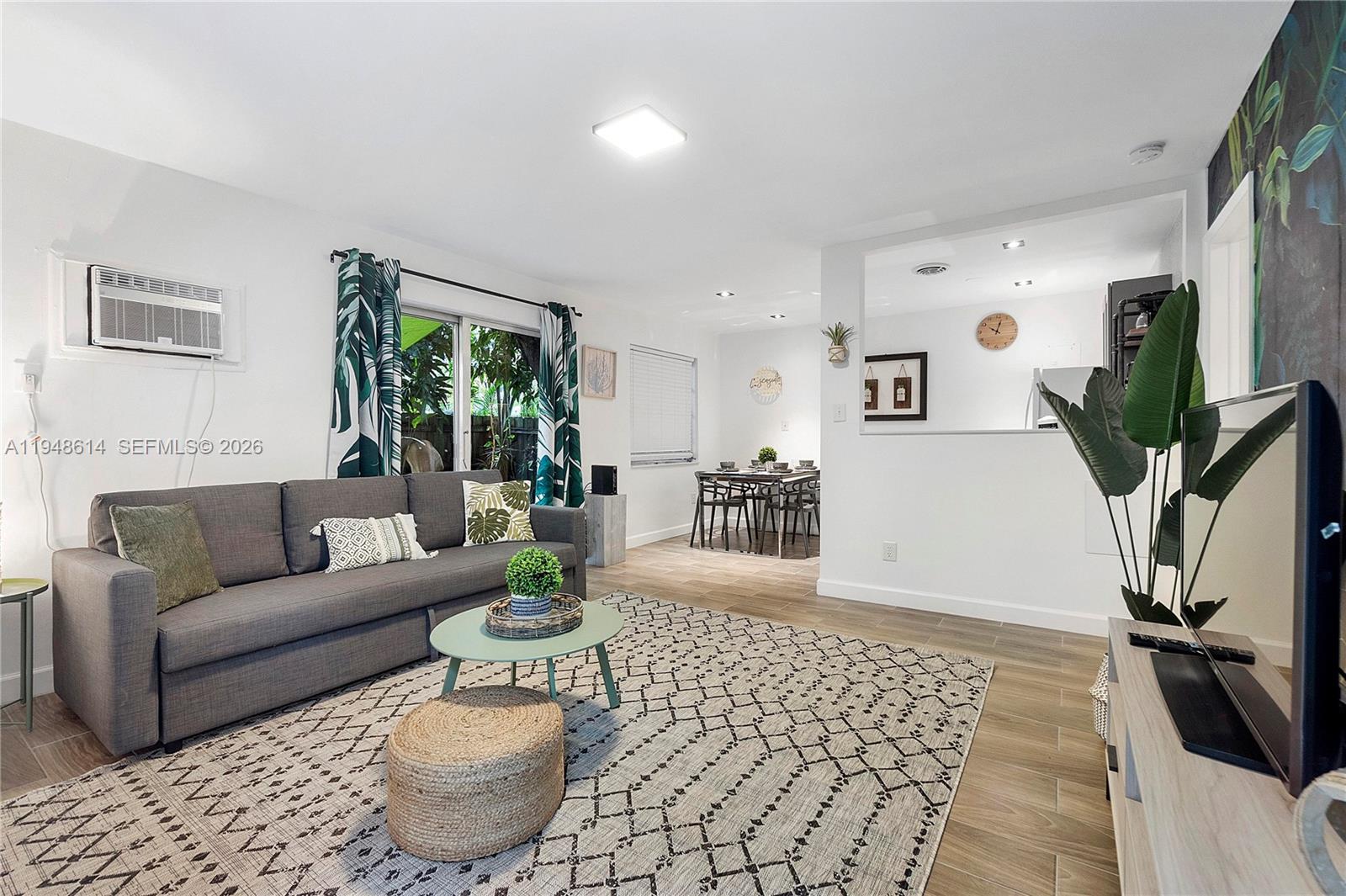 1730 NE 7th St # 5 Unit: 1-5