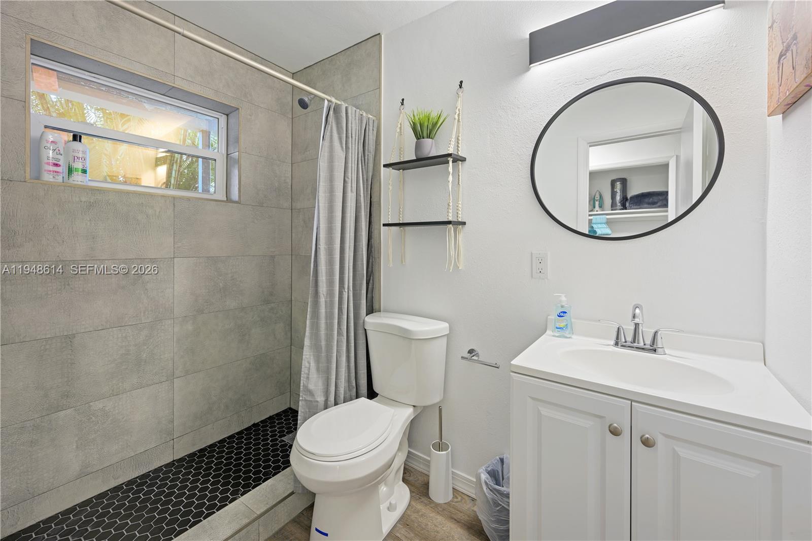 1730 NE 7th St # 5 Unit: 1-5