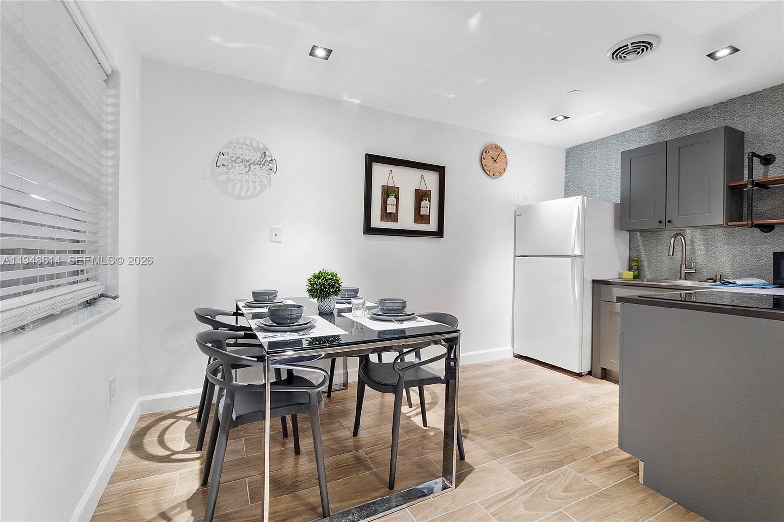 1730 NE 7th St # 5 Unit: 1-5