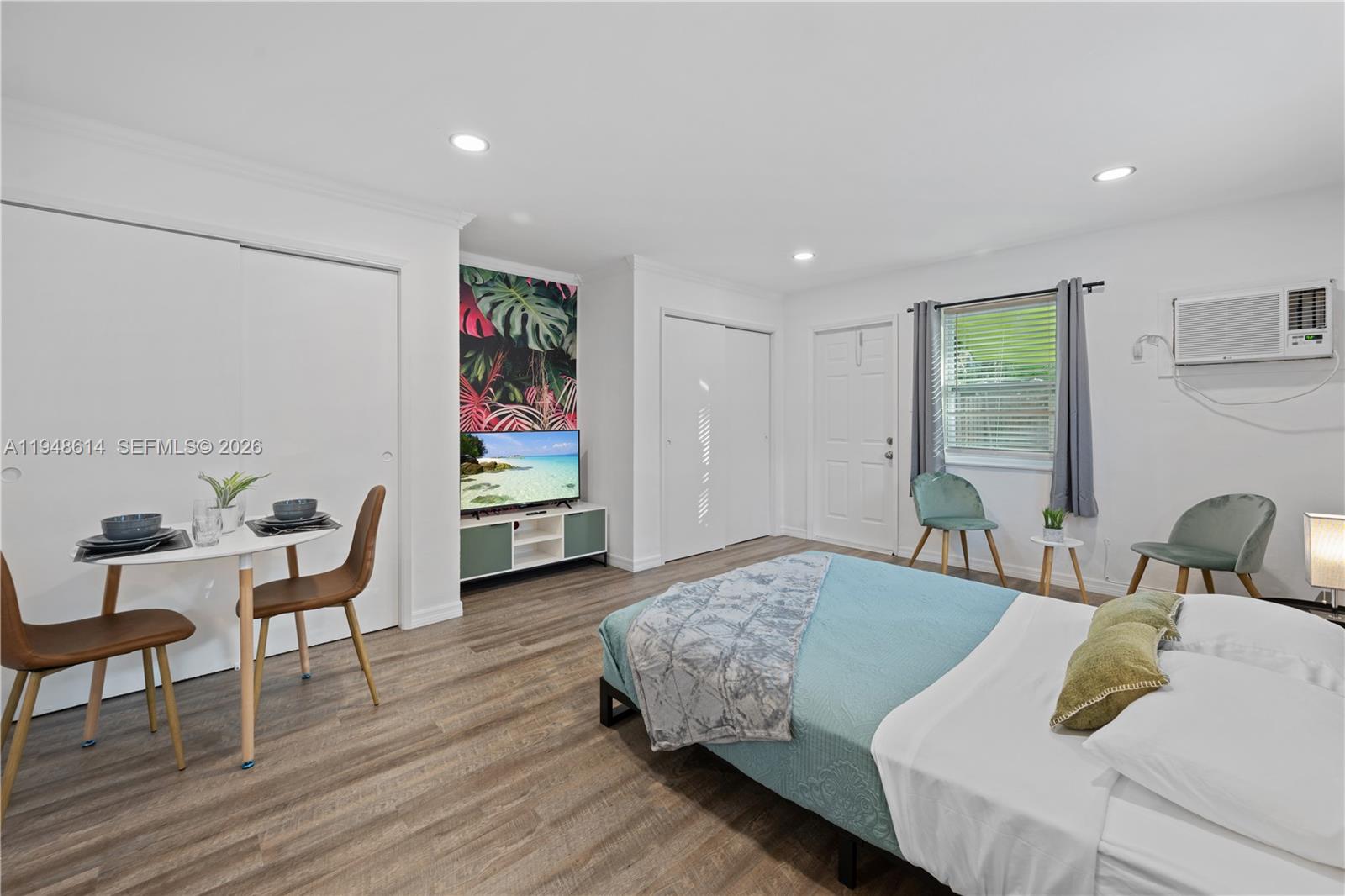 1730 NE 7th St # 5 Unit: 1-5