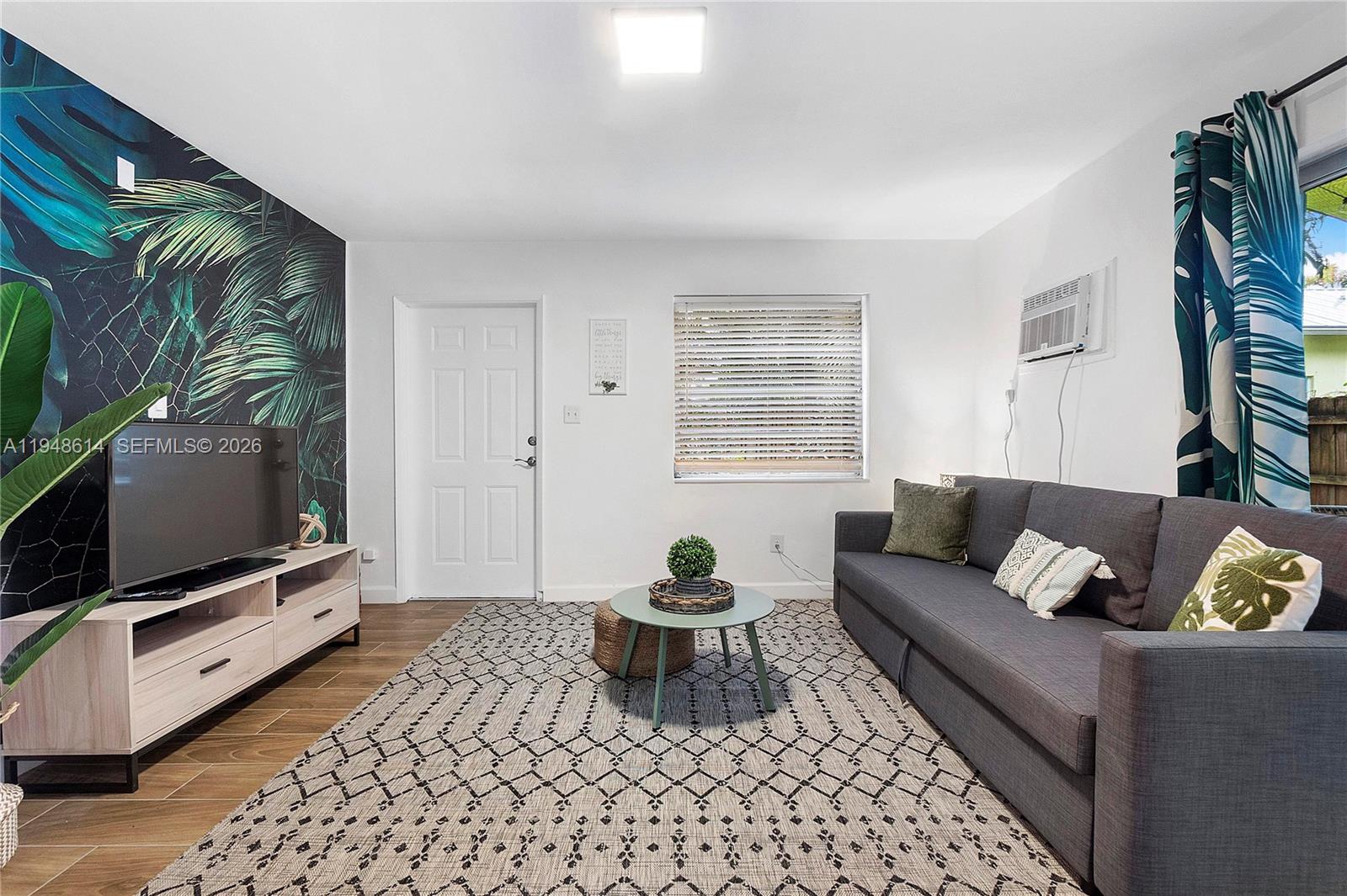 1730 NE 7th St # 5 Unit: 1-5