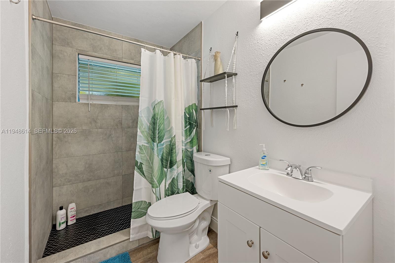 1730 NE 7th St # 5 Unit: 1-5