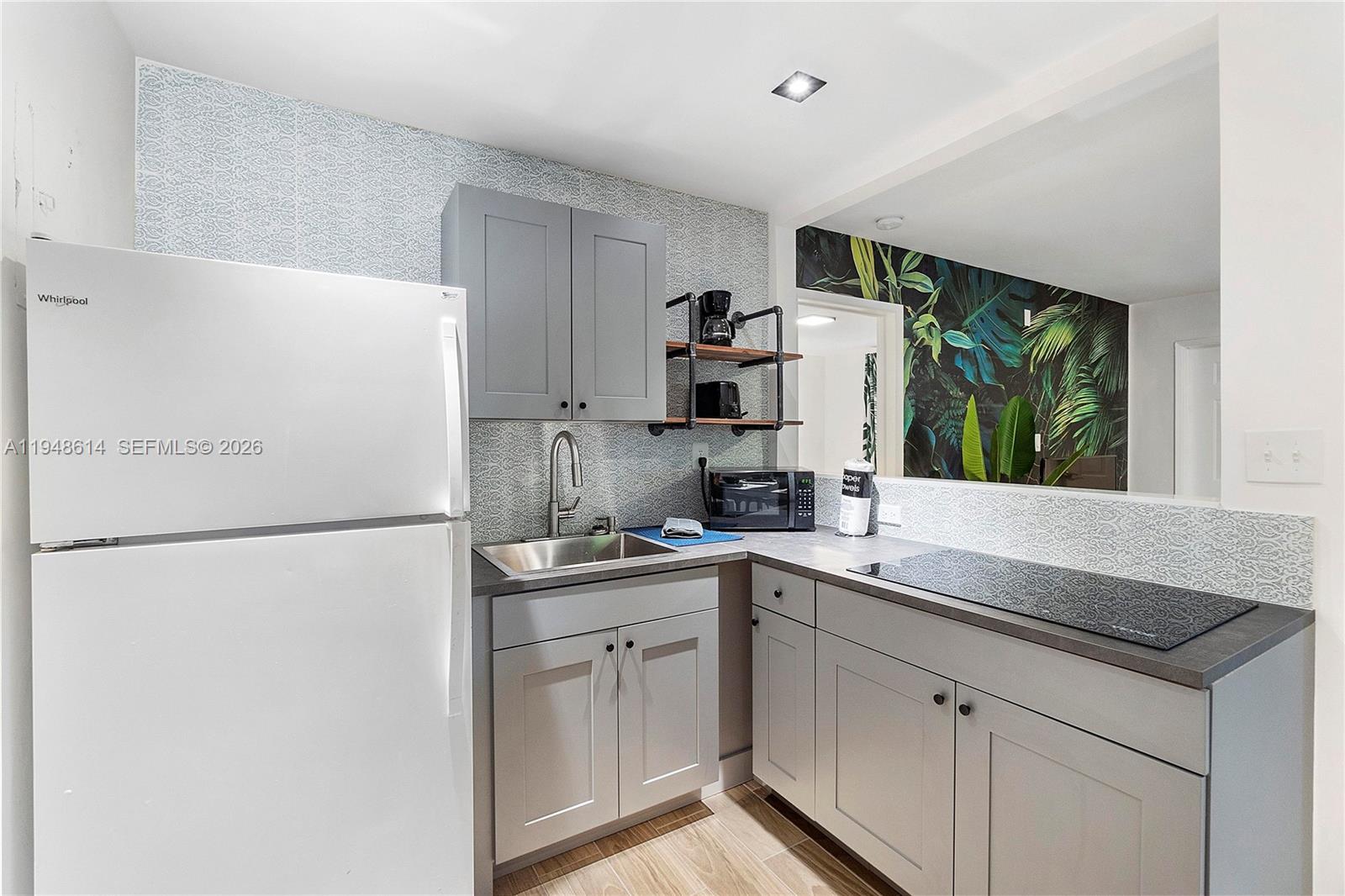 1730 NE 7th St # 5 Unit: 1-5