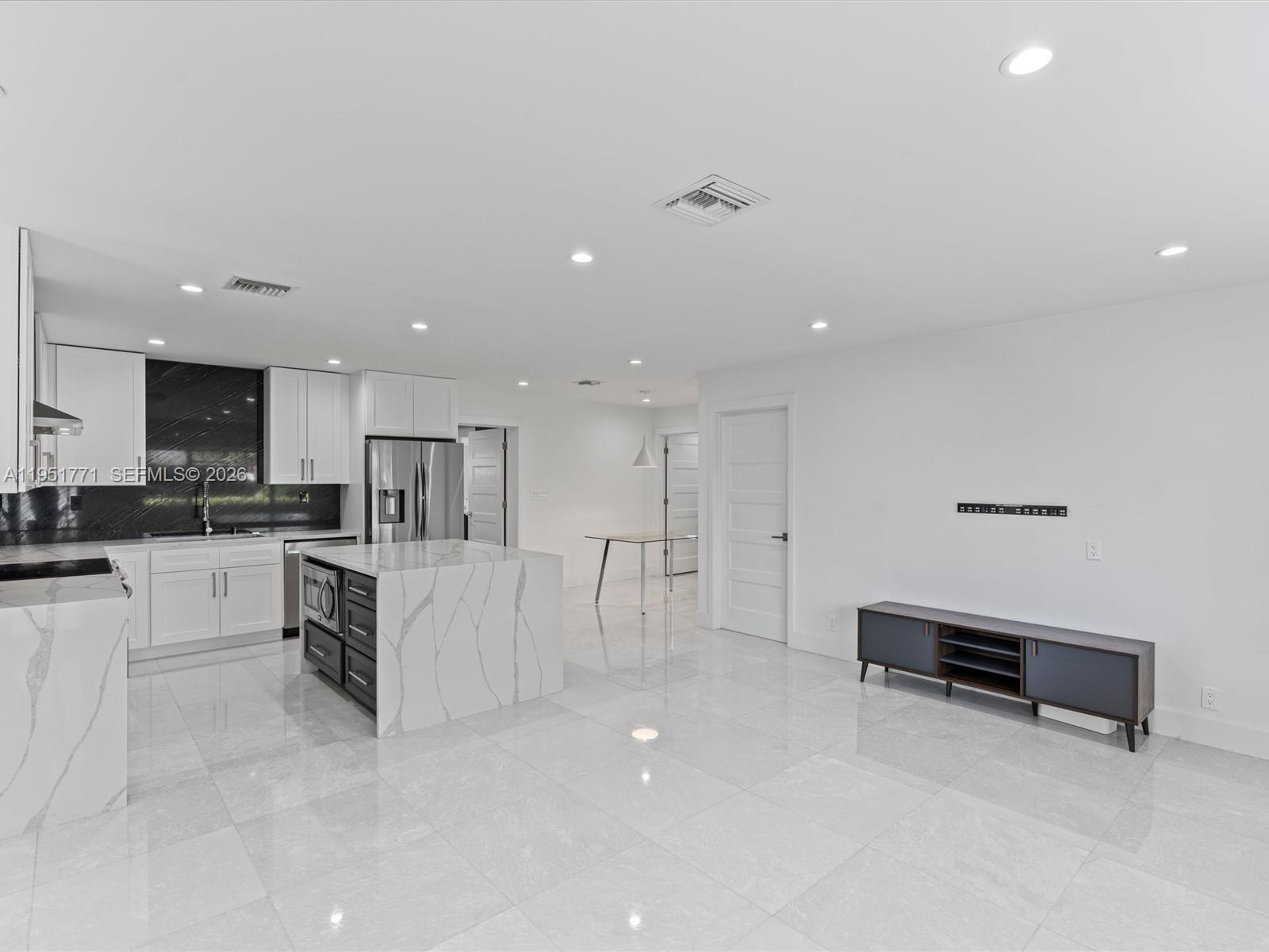 2014 N 31st Ct