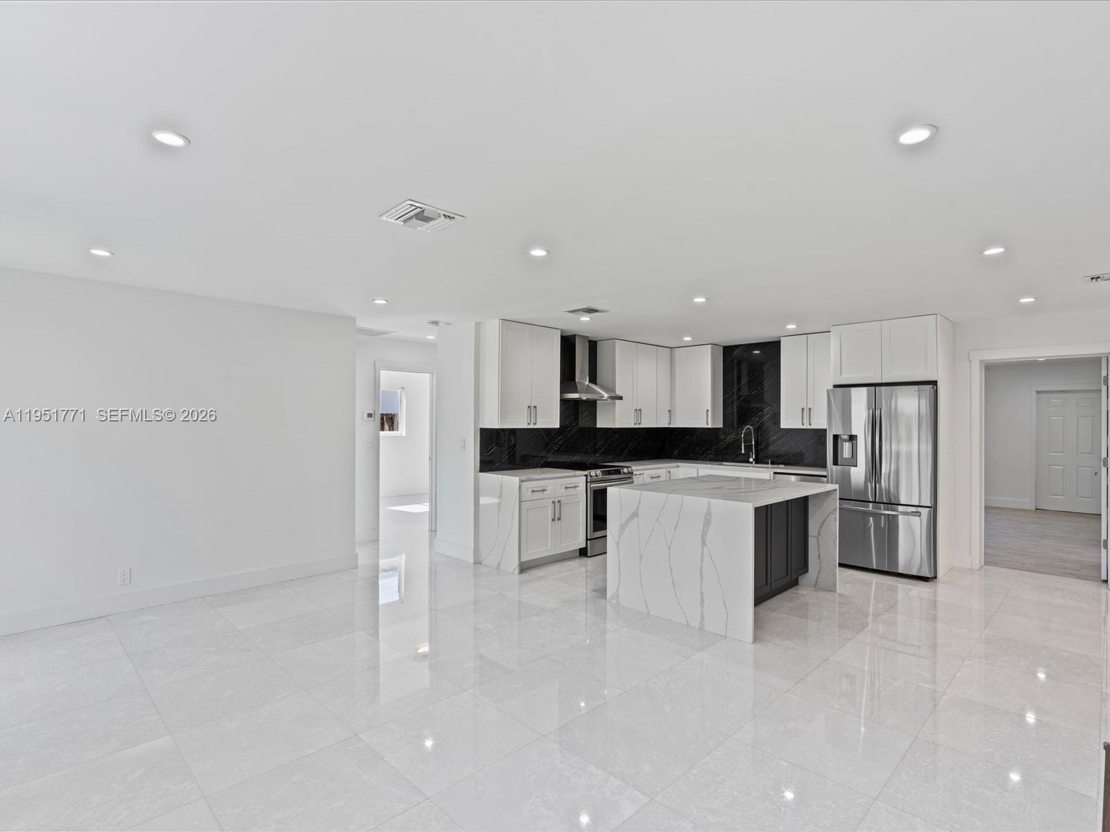 2014 N 31st Ct