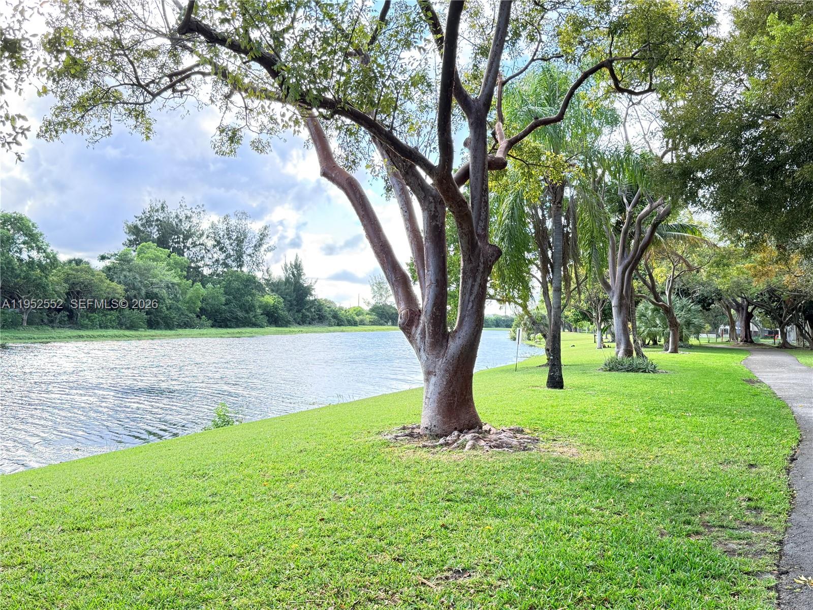 2206 S Cypress Bend Dr # 508